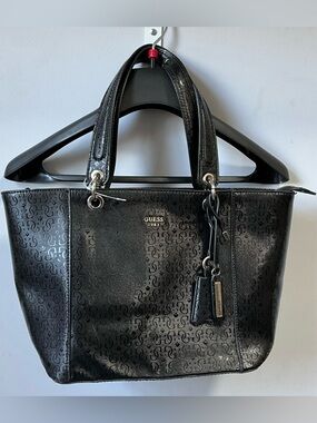 Vintage bag "GUESS 1981" Color Blanck and silver of pockets 10x11.5inch